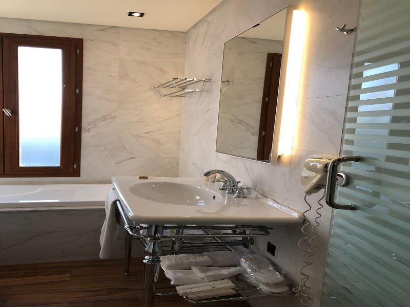 El Boutique Hotel image