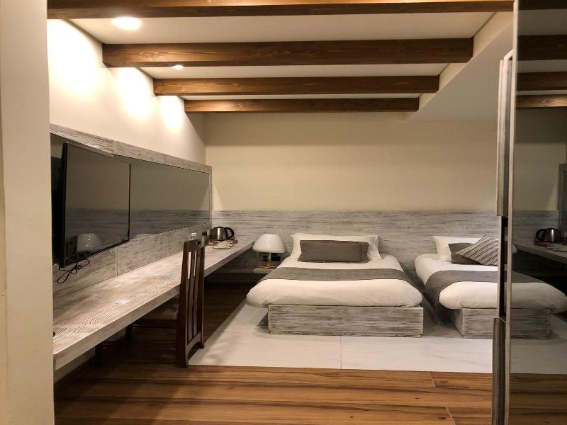 El Boutique Hotel image