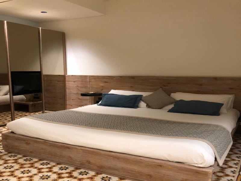 El Boutique Hotel image