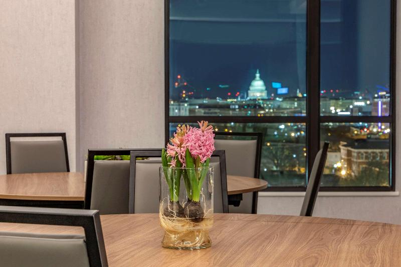 Cambria Hotel Washington D.C. Navy Yard Riverfront