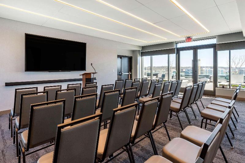 Cambria Hotel Washington D.C. Navy Yard Riverfront