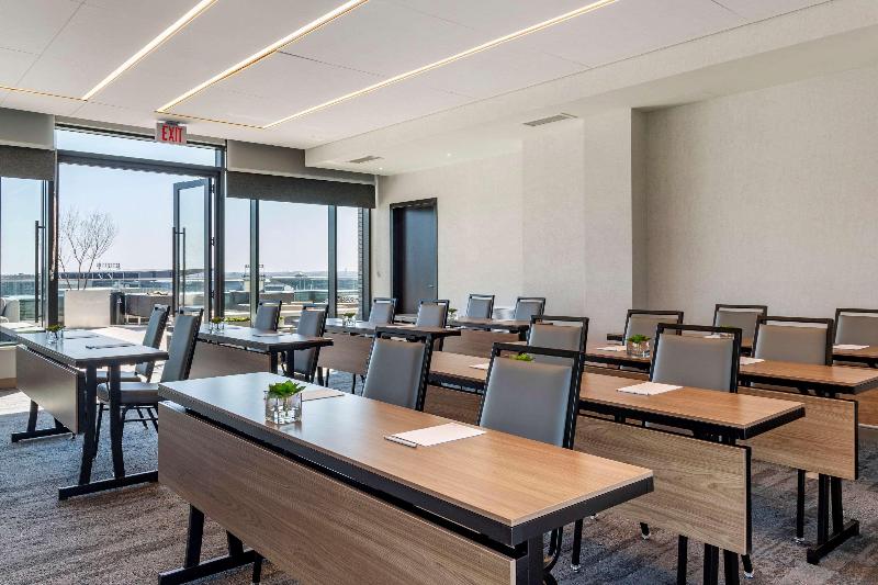 Cambria Hotel Washington D.C. Navy Yard Riverfront