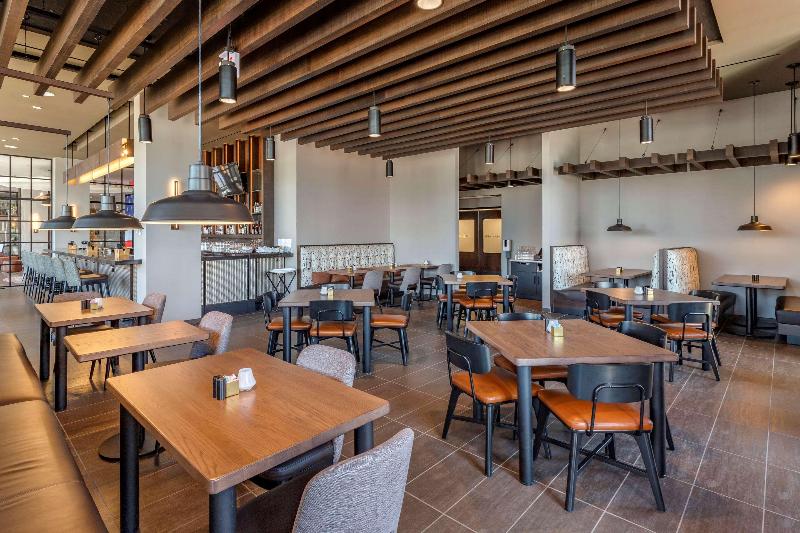 Cambria Hotel Washington D.C. Navy Yard Riverfront
