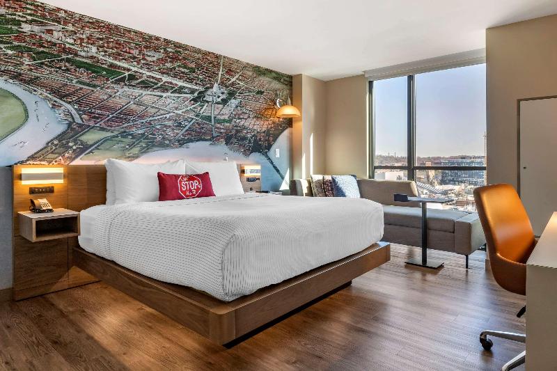 Cambria Hotel Washington D.C. Navy Yard Riverfront