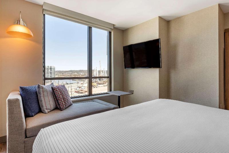 Cambria Hotel Washington D.C. Navy Yard Riverfront
