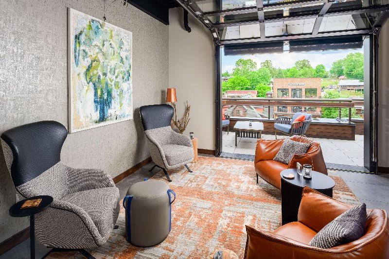 Hampton Inn By Hilton Blue Ridge image