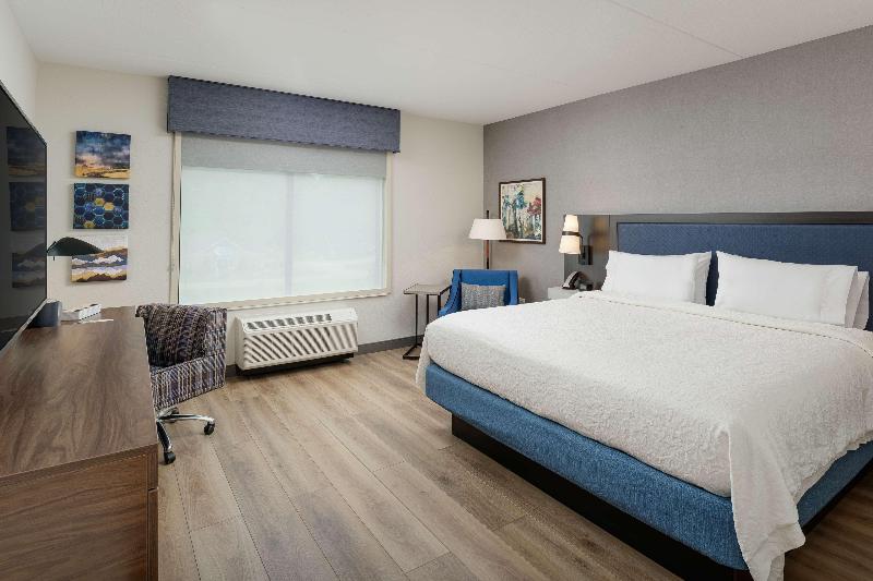 Hampton Inn By Hilton Blue Ridge image