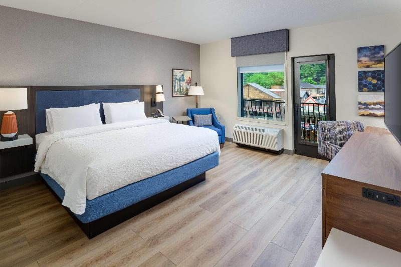 Hampton Inn By Hilton Blue Ridge image