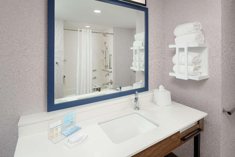 Hampton Inn By Hilton Blue Ridge image