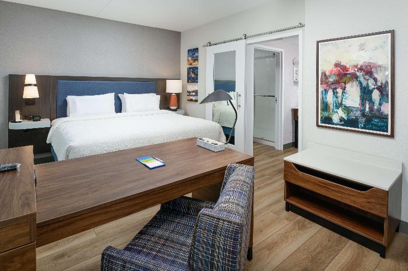 Hampton Inn By Hilton Blue Ridge image 3