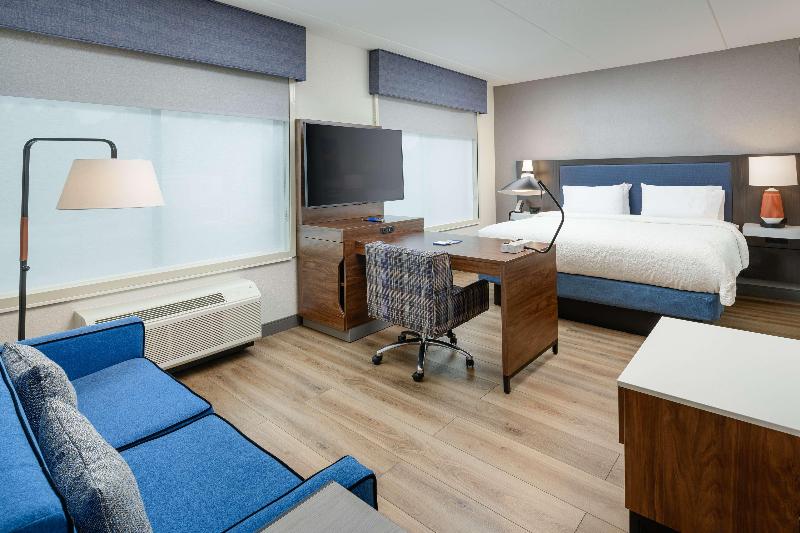 Hampton Inn By Hilton Blue Ridge image