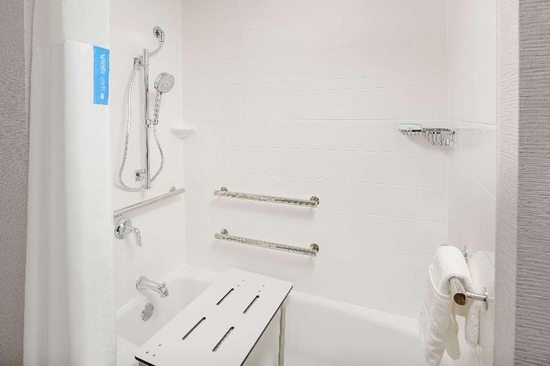 Hampton Inn By Hilton Blue Ridge image