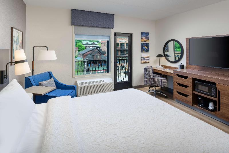 Hampton Inn By Hilton Blue Ridge image