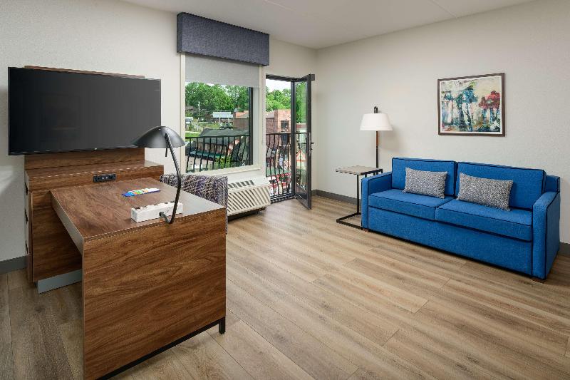 Hampton Inn By Hilton Blue Ridge image