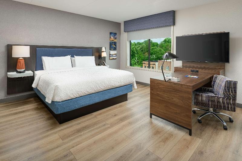 Hampton Inn By Hilton Blue Ridge image