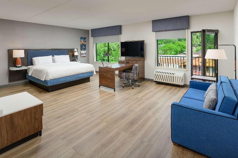 Hampton Inn By Hilton Blue Ridge image