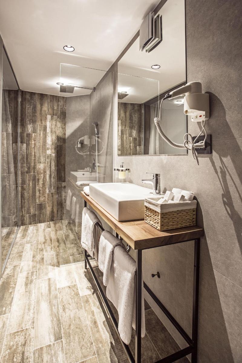 Nomad Luxury Suites image