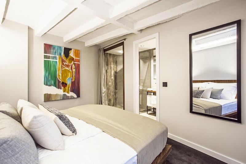Nomad Luxury Suites image