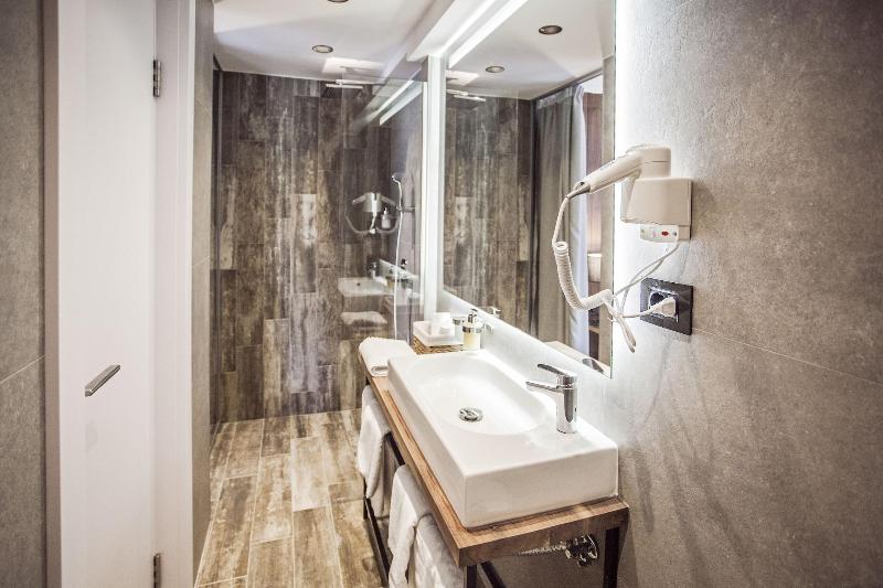 Nomad Luxury Suites image