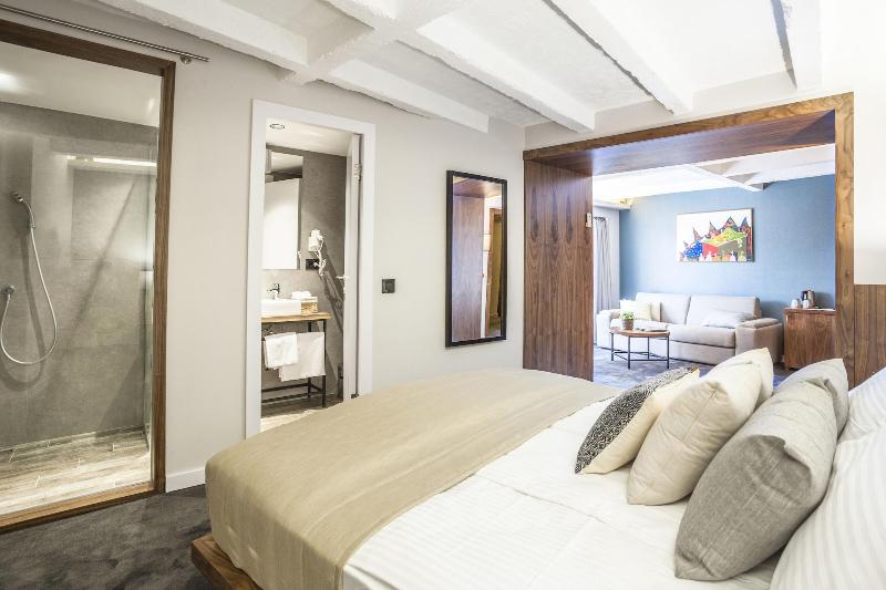 Nomad Luxury Suites image