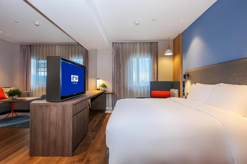 Holiday Inn Express  Jingdezhen Taoxichuan image