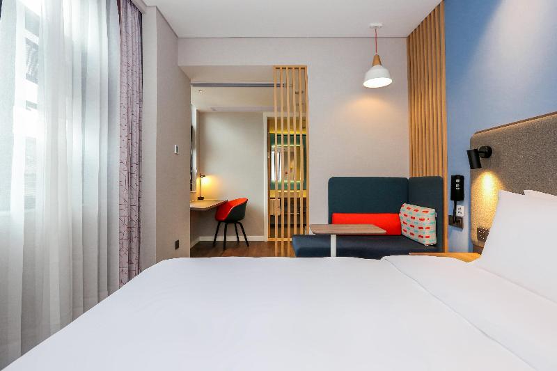 Holiday Inn Express  Jingdezhen Taoxichuan image