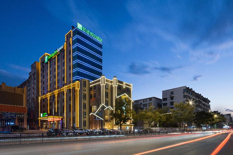 Holiday Inn Express  Jingdezhen Taoxichuan image