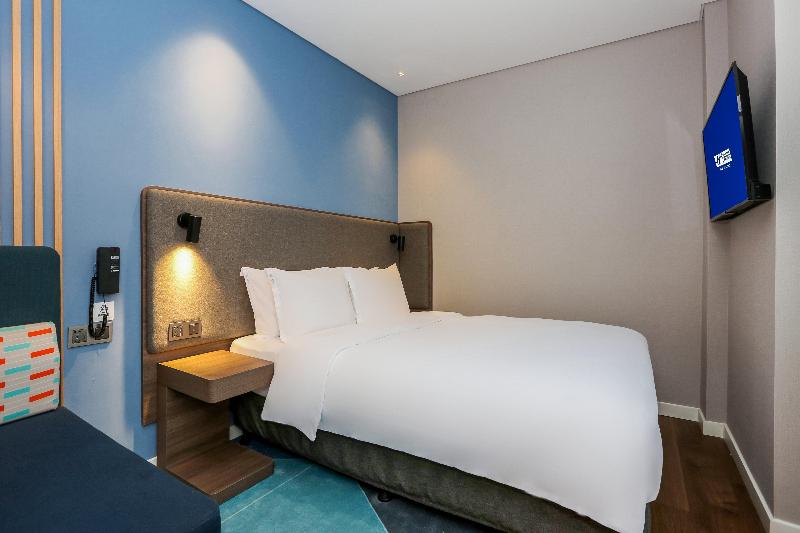 Holiday Inn Express  Jingdezhen Taoxichuan image