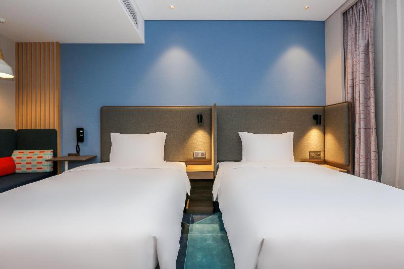 Holiday Inn Express  Jingdezhen Taoxichuan image