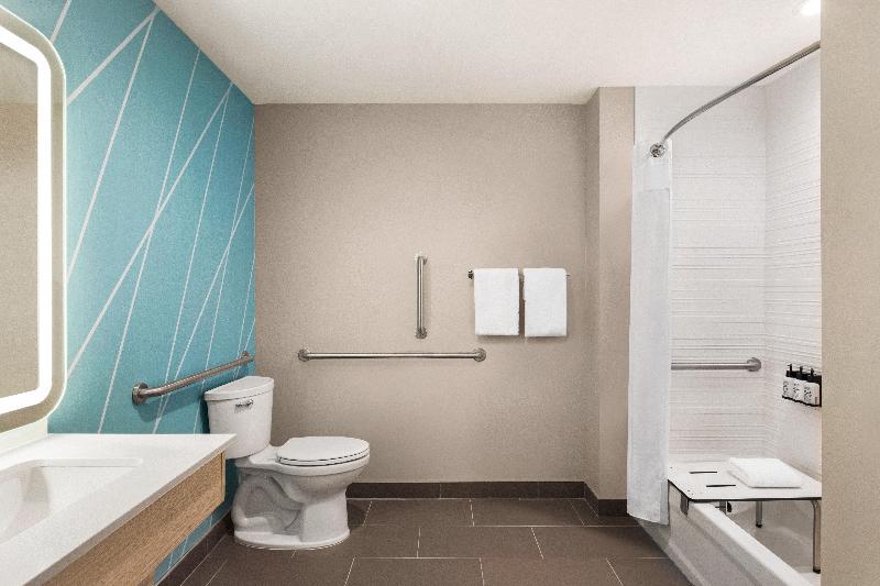 avid hotel Memphis - Southaven image