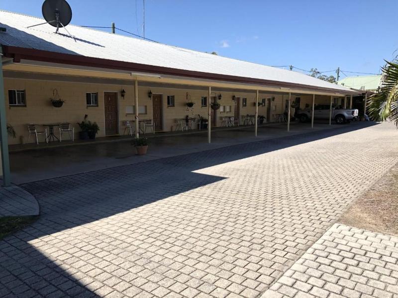 Bororen Hotel Motel