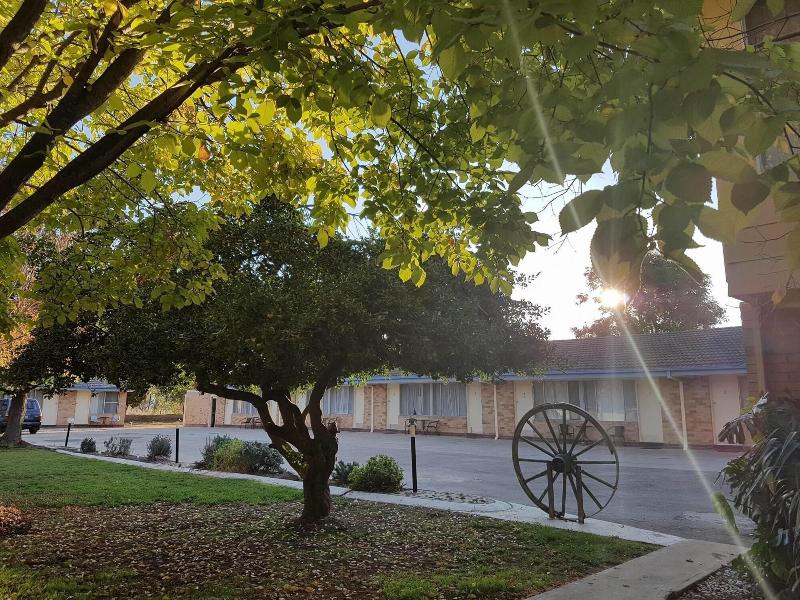 Allonville Motel — general view