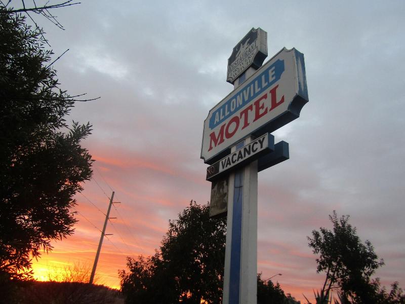 Allonville Motel — exterior view
