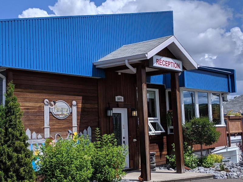Motel Claude, Degelis