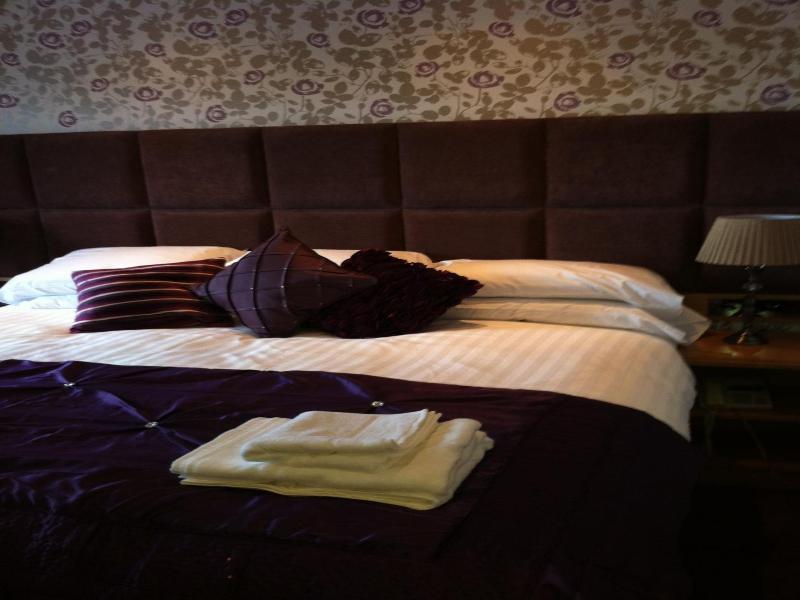 Royal Hotel image
