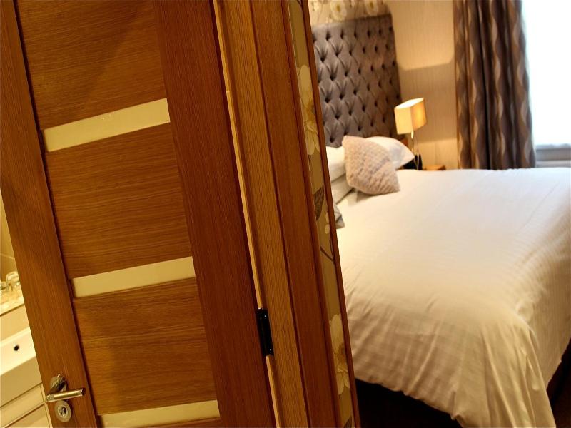 Royal Hotel image