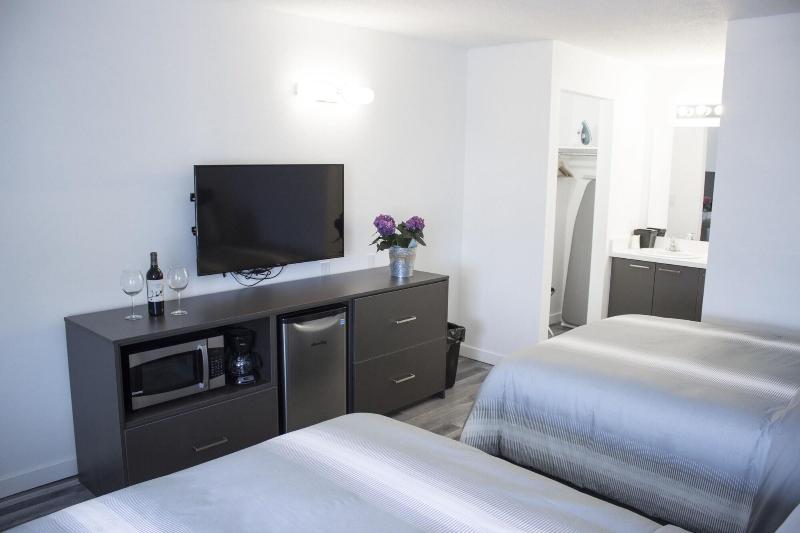 Bowmanville Marina Inn & Suites image
