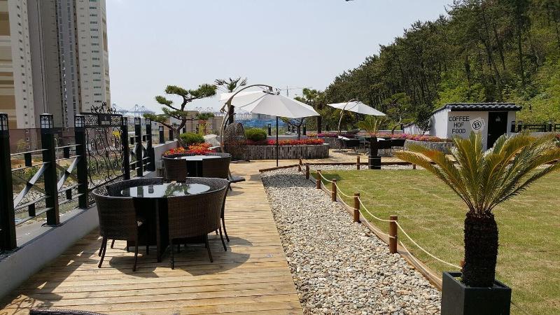 Brown Dot Hotel Jinhae image