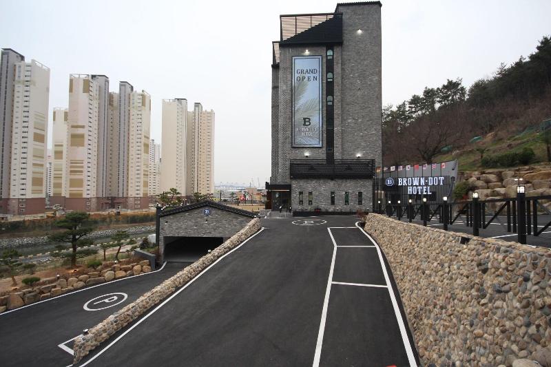 Brown Dot Hotel Jinhae image