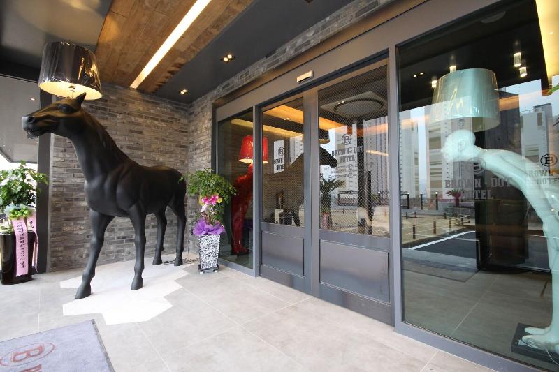 Brown Dot Hotel Jinhae image