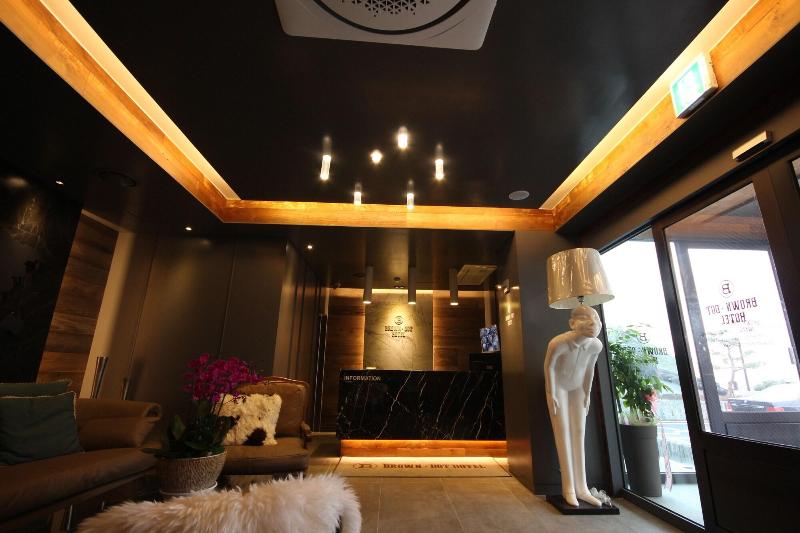 Brown Dot Hotel Jinhae image