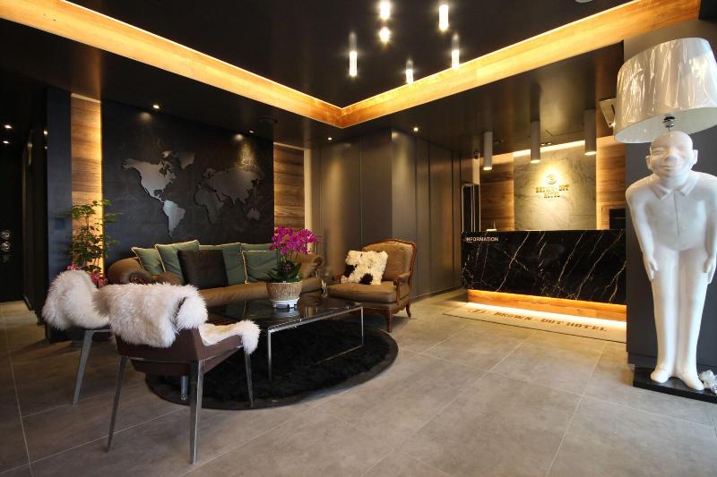 Brown Dot Hotel Jinhae image