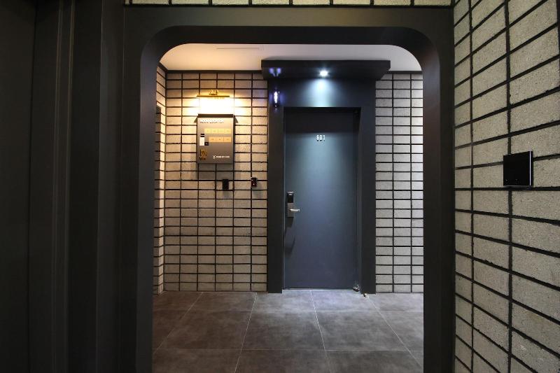 Brown Dot Hotel Jinhae image