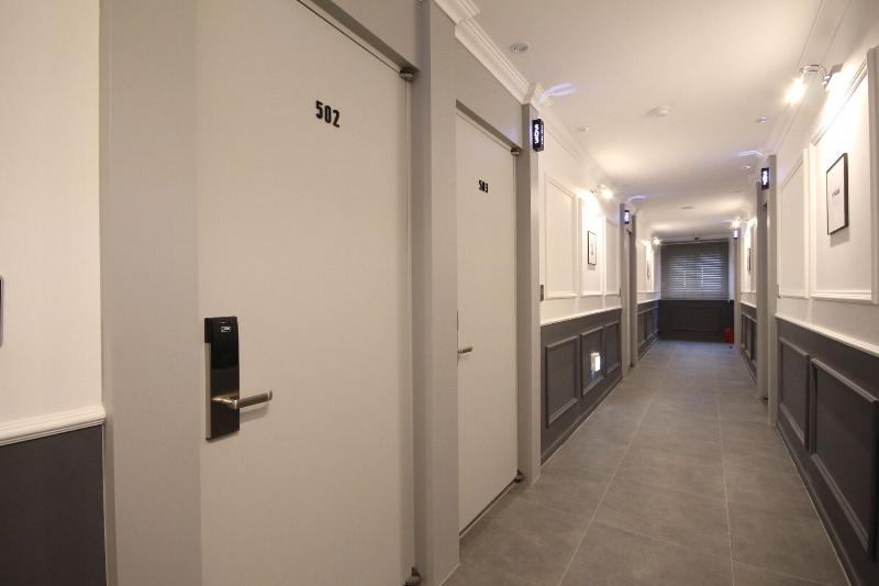 Brown Dot Hotel Jinhae image