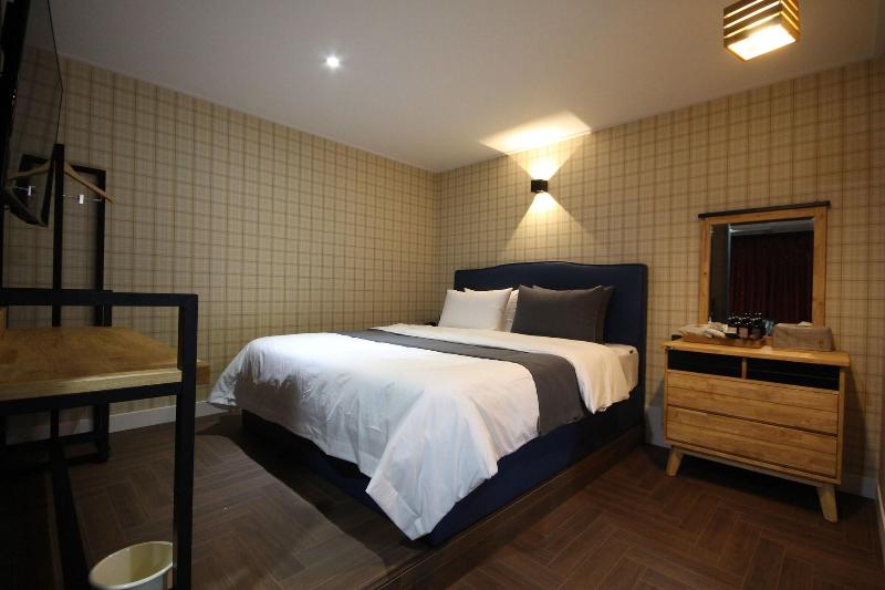 Brown Dot Hotel Jinhae image