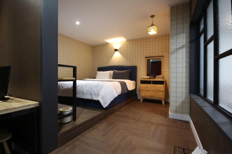 Brown Dot Hotel Jinhae image