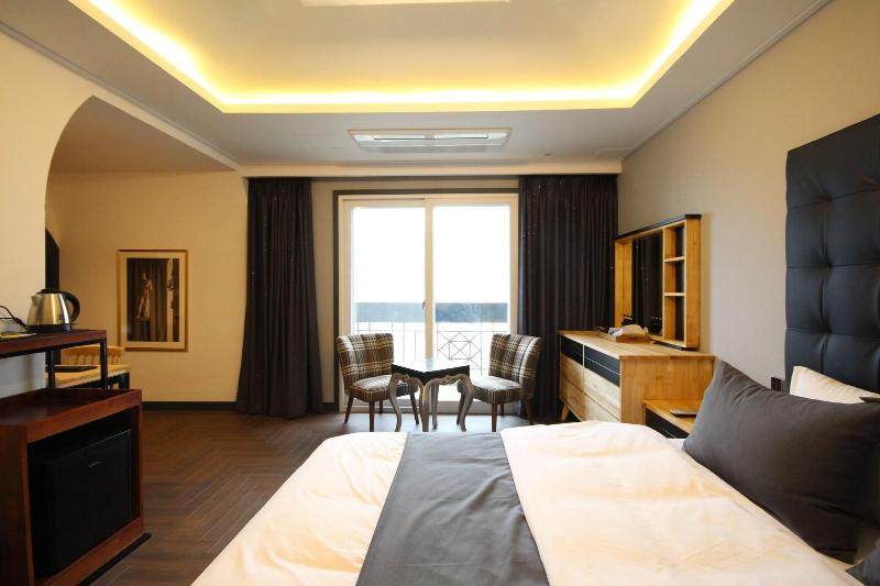 Brown Dot Hotel Jinhae image
