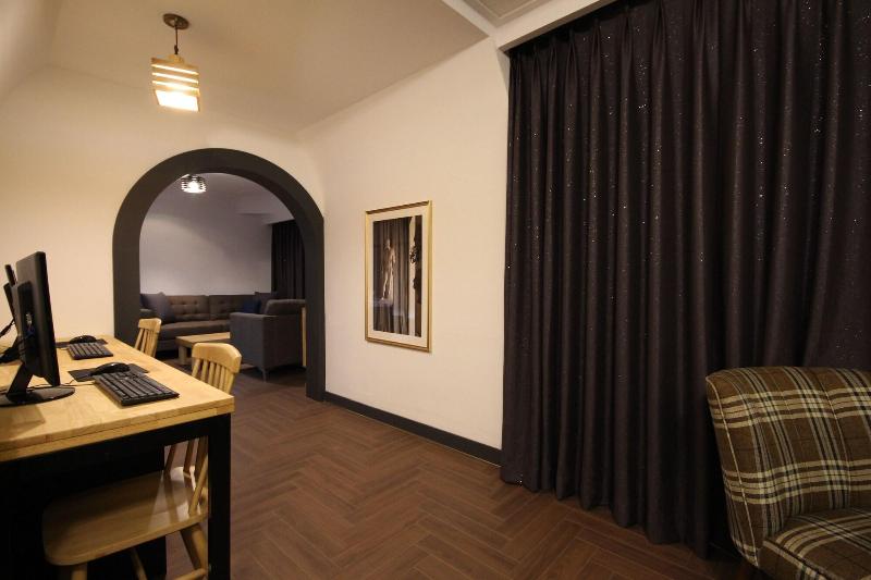 Brown Dot Hotel Jinhae image