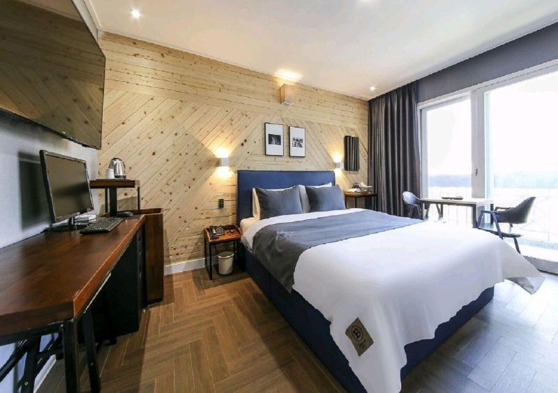 Brown Dot Hotel Jinhae image