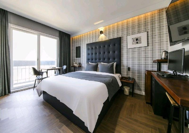 Brown Dot Hotel Jinhae image